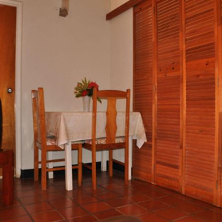 Carib Blue Apartments Oistins Luaran gambar