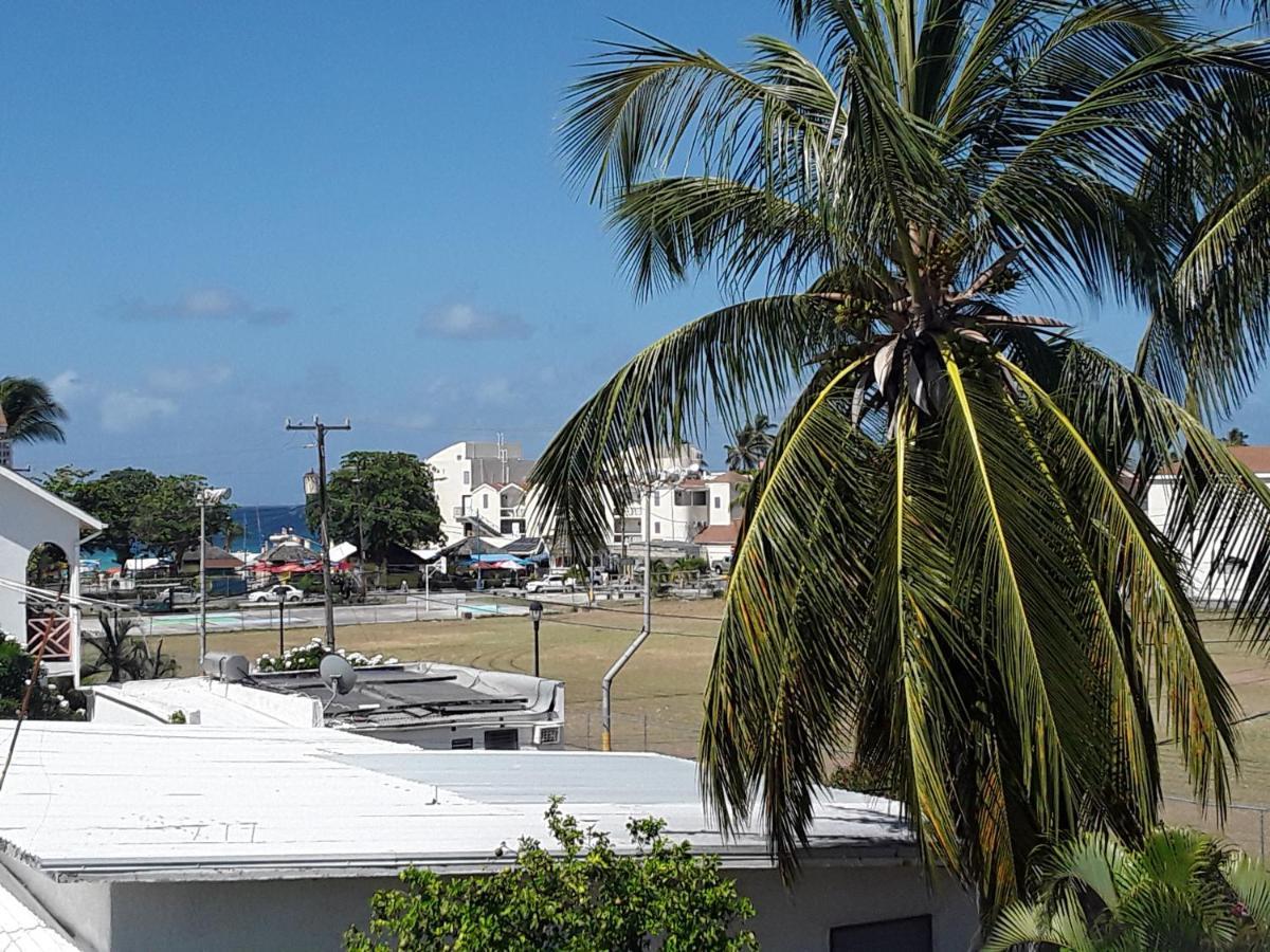 Carib Blue Apartments Oistins Luaran gambar