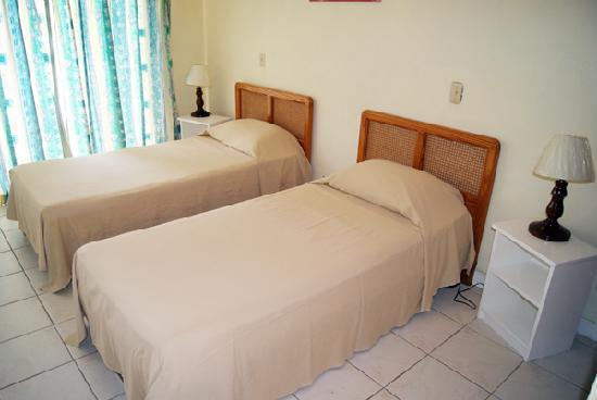 Carib Blue Apartments Oistins Luaran gambar