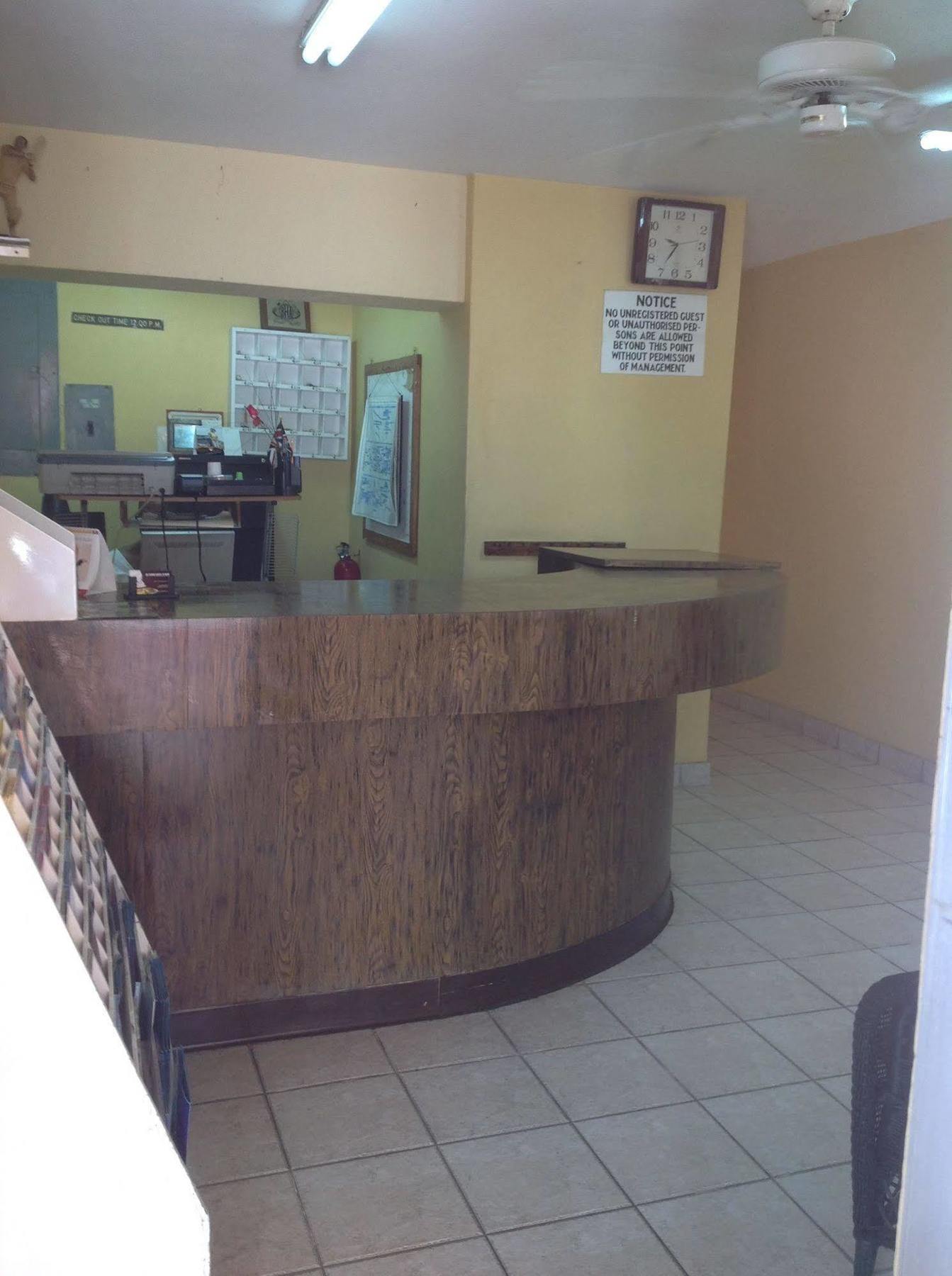 Carib Blue Apartments Oistins Luaran gambar