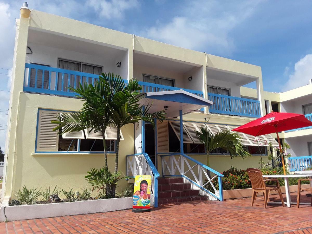 Carib Blue Apartments Oistins Luaran gambar