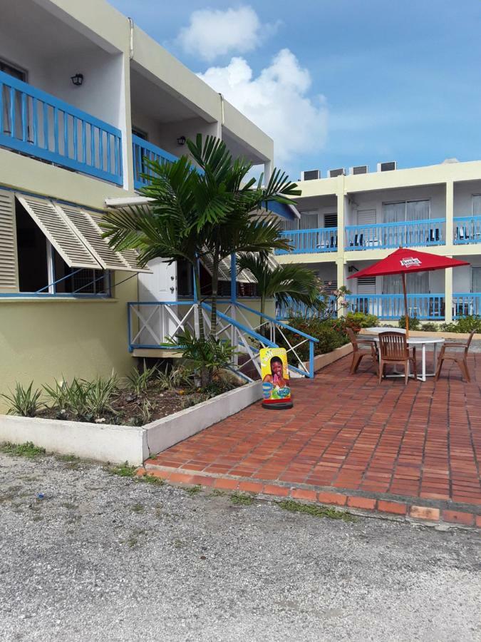 Carib Blue Apartments Oistins Luaran gambar