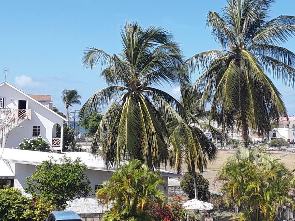 Carib Blue Apartments Oistins Luaran gambar