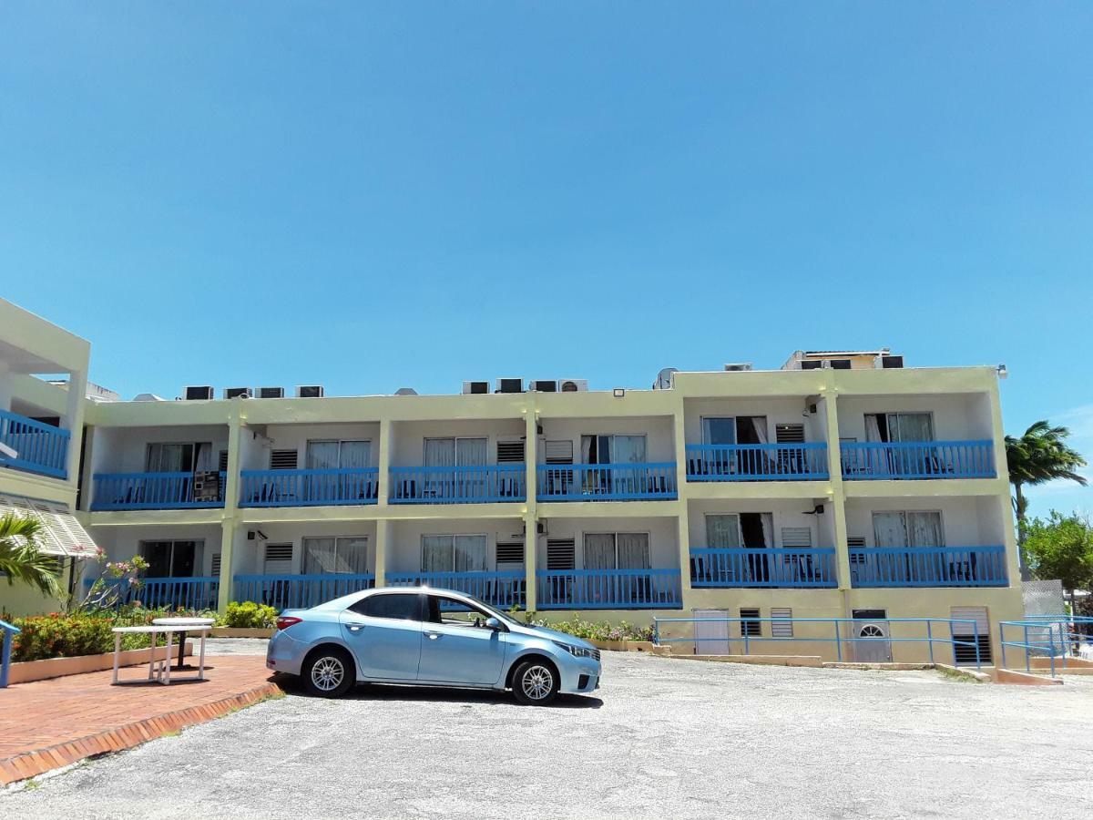 Carib Blue Apartments Oistins Luaran gambar